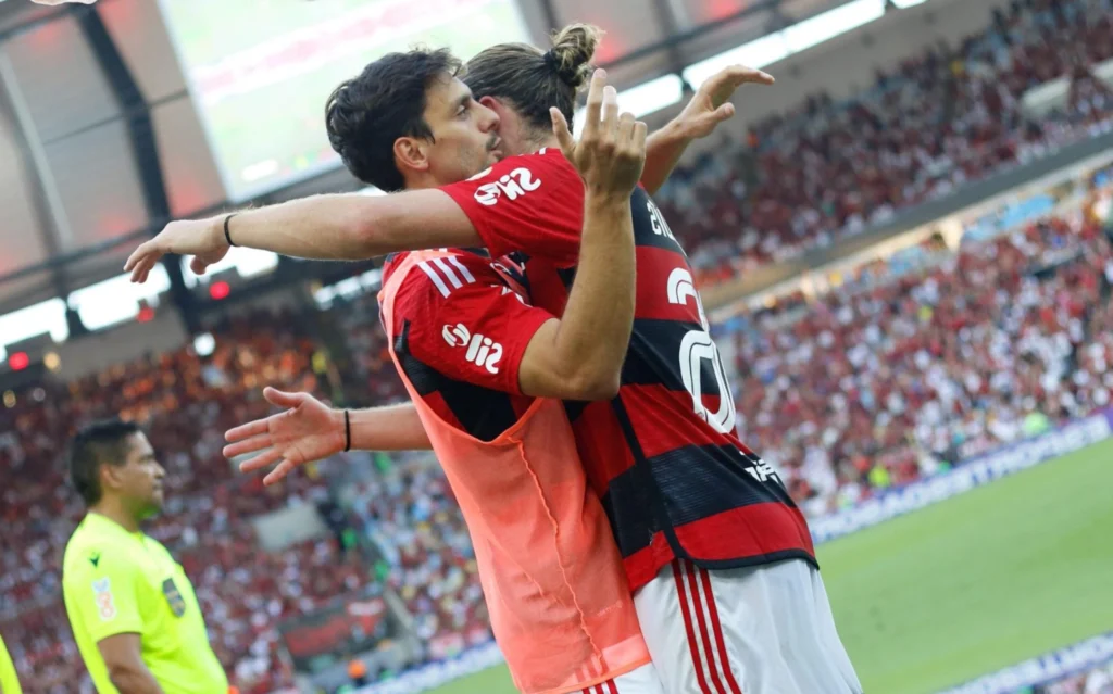 ANÁLISE: Despedida de ídolos marca novo capítulo da necessidade por reformulação no Flamengo Saídas de Filipe Luís e Rodrigo Caio ligam alerta para reformulação no Flamengo (Foto: Gilvan de Souza/Flamengo)