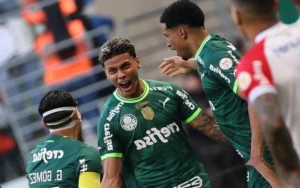 O Palmeiras Vence o Fortaleza e Quebra Sequência de 5 Jogos Sem Vitória