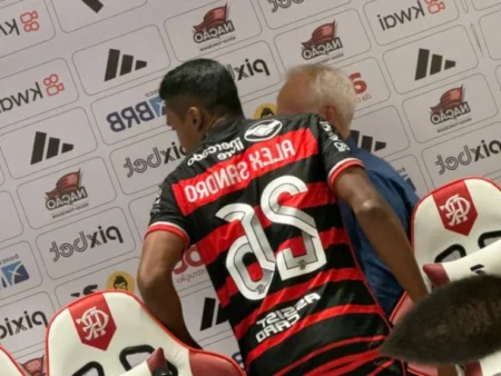 Alex Sandro explica como ‘fator Tite’ foi determinante para acertar com Flamengo Alex Sandro é o novo lateral-esquerdo do Flamengo (Foto: Matheus Guimarães/Lance!)