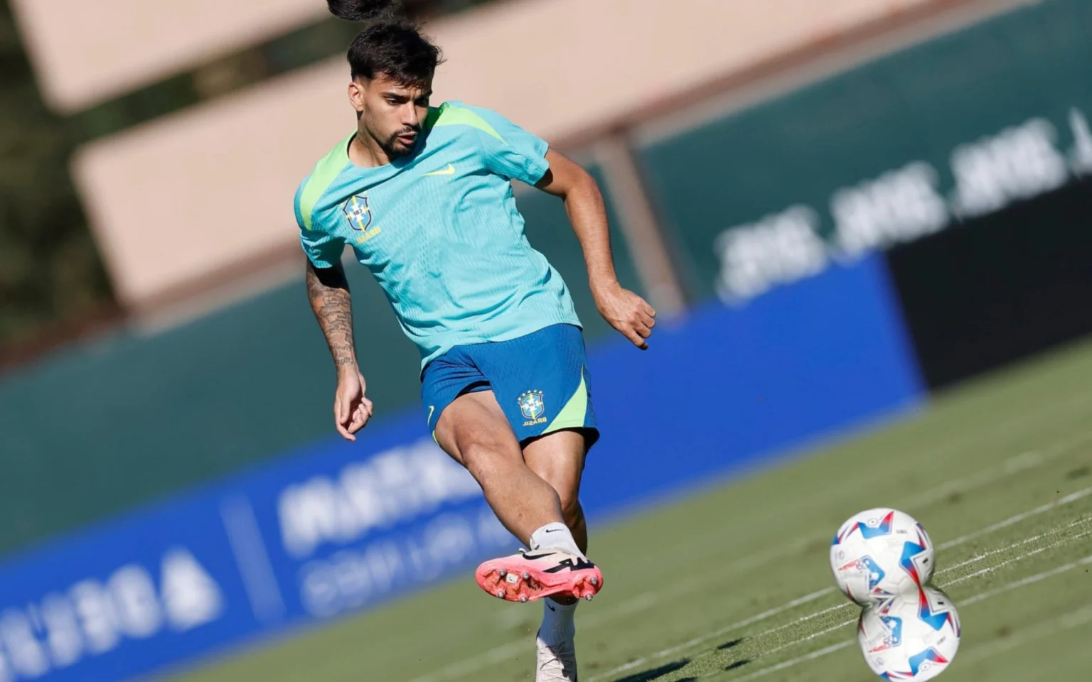 Andreas Pereira revela reação de Lucas Paquetá em meio a interesse do Flamengo Lucas Paquetá confirmou interesse do Flamengo em sua contratação nos bastidores da Seleção Brasileira (Foto: Rafael Ribeiro/CBF)