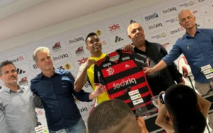 Alex Sandro chega ao Flamengo: um retorno ao futebol brasileiro