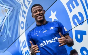 Arthur Gomes, novo reforço do Cruzeiro, apresenta dúvida para estreia