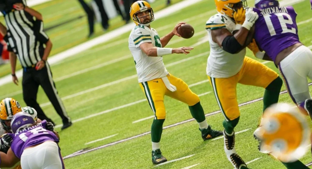 Astro do Green Bay Packers diz que vitória na estreia da equipe foi “experiência estranha” Aaron Rodgers não teve piedade da defesa do Minnesota Vikings (Foto: Todd Rosenberg/Green Bay Packers