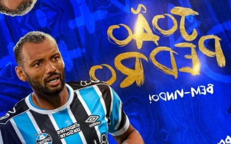 Atacantes João Pedro e Lucas Besozzi são anunciados pelo Grêmio Anúncio de João Pedro (Divulgação/Grêmio)