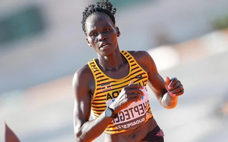 Atleta olímpica Rebecca Cheptegei morre após ataque de namorado Caso de Rebecca é mais uma ocorrência de feminicídio no Quênia envolvendo atletas do atletismo (Foto: Alamy)