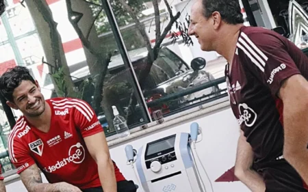 Bastidores: como quedas de São Paulo e Rogério Ceni ajudaram Pato a encaminhar retorno ao Morumbi Pato e Rogério Ceni conversam no Reffis do CT da Barra Funda