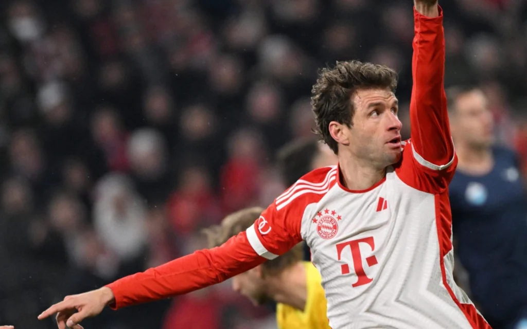 Bayern de Munique atropela Lazio e avança na Champions League Thomas Müller marcou o gol que deu tranquilidade para o Bayern de Munique contra a Lazio (Foto: Kirill KUDRYAVTSEV / AFP)