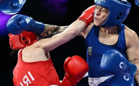 Bia Ferreira perde para irlandesa e fica com o bronze no boxe Bia Ferreira enfrentou irlandesa Kellie Harrington na semifinal em Paris (Foto: MMohd Rasfan / AFP)