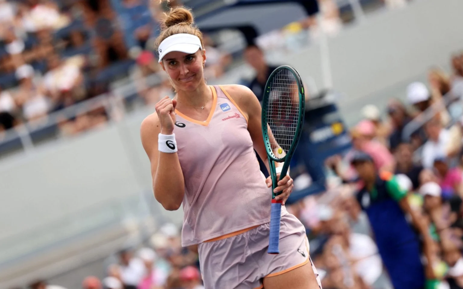 Bia Haddad arrasa e atinge a 3ª rodada do US Open pela primeira vez Bia Haddad comemorando o ponto (Foto: Mike Stobe/ AFP)