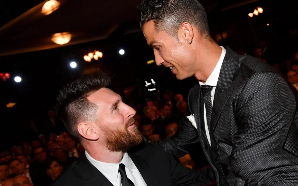 Bola de Ouro 2024: Messi e Cristiano Ronaldo podem disputar o prêmio? Cristiano Ronaldo e Messi venceram quase todas as Bolas de Ouro da década passada (Foto: Ben Stansall/AFP)