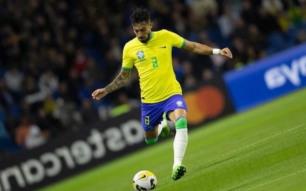 Botafogo acerta contratação de Alex Telles Alex Telles em ação pela Seleção Brasileira (Foto: Lucas Figueiredo/CBF)