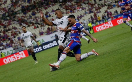 Botafogo e Fortaleza já decidiram final de Campeonato Brasileiro; saiba a história Equipes disputam pela liderança do Brasileirão 2024 (Foto: Baggio Rodrigues/AGIF)