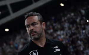 Botafogo Cede Sapata ao RWD Molenbeek e Acerta Contrato até 2026