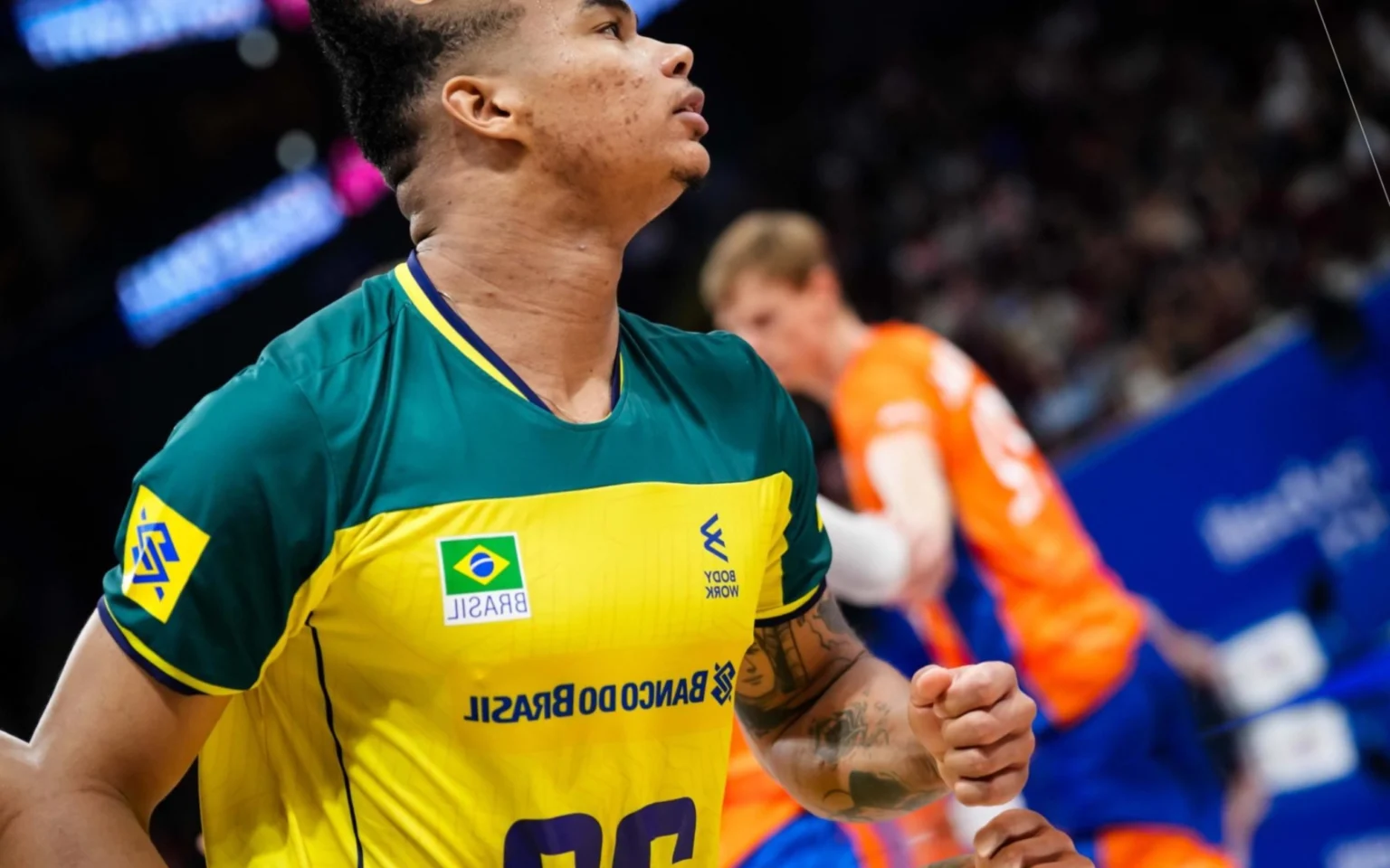 Brasil abre a terceira semana da Liga das Nações de Vôlei com vitória contra a Holanda Darlan é o destaque da Seleção Brasileira em mais uma partida da VNL (Foto: Divulgação / Volleyball World)