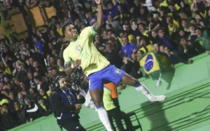 Rodrygo Vibeia após Marcar o Gol da Vitória do Brasil