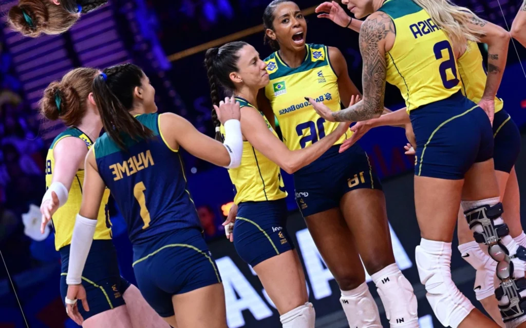 Brasil x Holanda na Liga das Nações de Vôlei: veja onde assistir ao vivo e horário do jogo Brasileiras celebram ponto contra a seleção japonesa (Foto: Divulgação / FIVB)