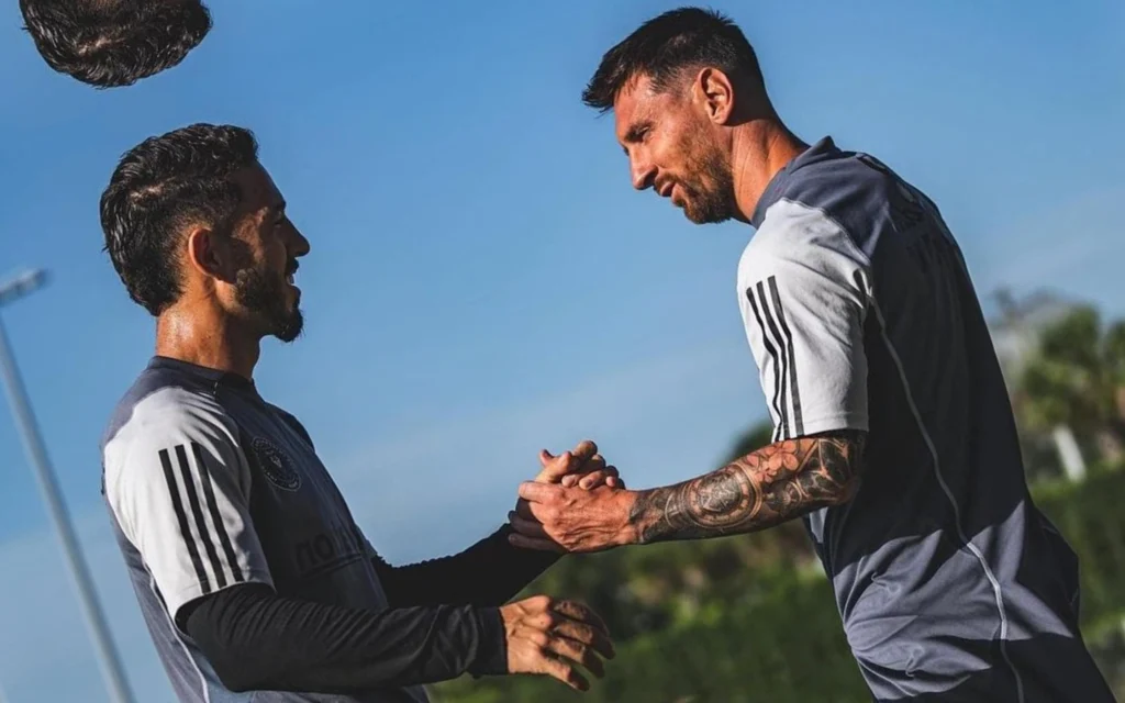 Brasileiro do Inter Miami fala sobre convivência com Messi no clube: ‘Espelho para os mais jovens’ Messi e Jean Mota em treinamento do Inter Miami (Foto: Reprodução / Instagram)