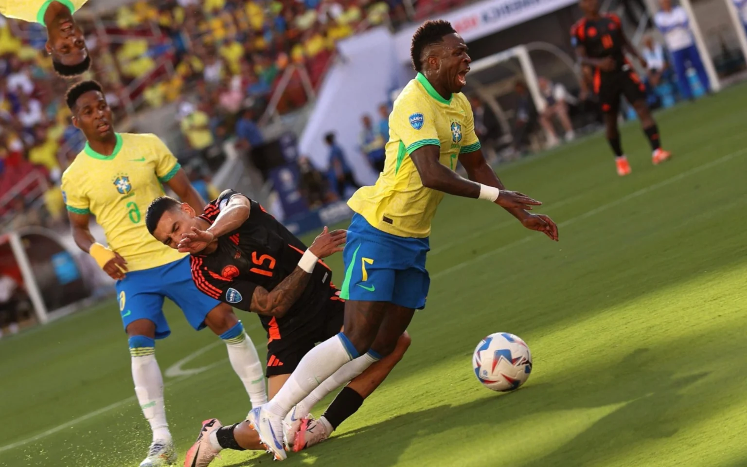 Brasileiros disparam contra Conmebol após pênalti não marcado para Seleção Brasileira: ‘VAR argentino’ Arbitragem não deu um pênalti claro a favor do Brasil (Foto: Ezra Shaw/Getty Images/AFP)