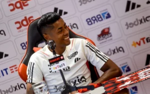 O poder da família nos gramados: Bruno Henrique revela segredo da renovação com o Flamengo