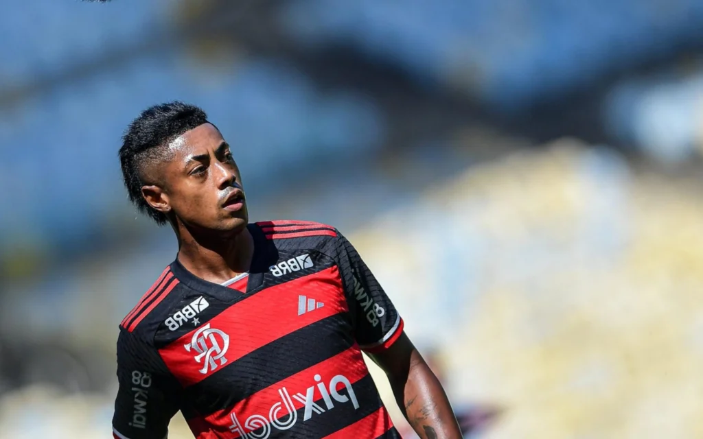 Bruno Henrique sofre trauma no pé e vira desfalque no Flamengo (Foto: Thiago Ribeiro/AGIF)