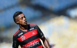 Bruno Henrique, Atacante do Flamengo, sofre Trauma no Pé Esquerdo e está Fora da Partida