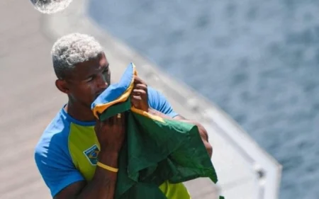 COB define porta-bandeiras do Brasil na Cerimônia de Abertura da Olimpíada de Paris Isaquias Queiroz será porta-bandeira na Cerimônia de Abertura dos Jogos de Paris (Foto: Divulgação)