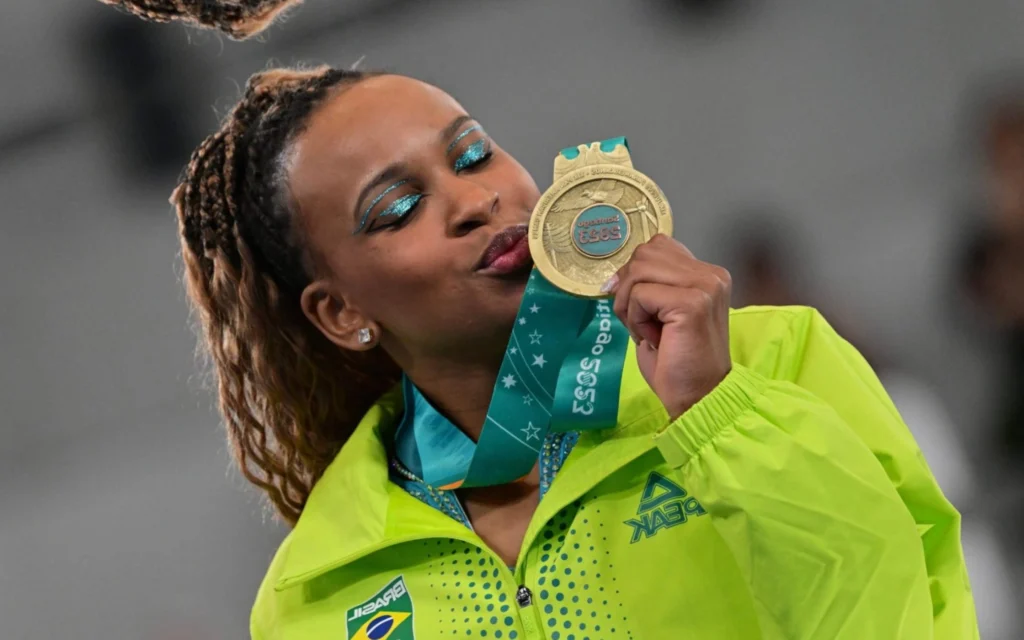 COB divulga lista de candidatos a Melhor Atleta de 2023 Rebeca Andrade está entre os indicados ao troféu de Melhor Atleta do Ano de 2023 (Foto: Martin Bernetti / AFP)