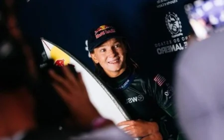 Caitlin Simmers é campeã do Circuito Mundial de Surfe e bate recorde na WSL Caitlin Simmers venceu o Circuito Mundial de Surfe (Foto: Thiago Diz/World Surf League)