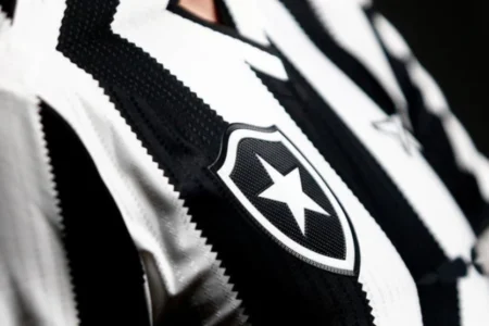 Camisa do Botafogo esgota em venda online