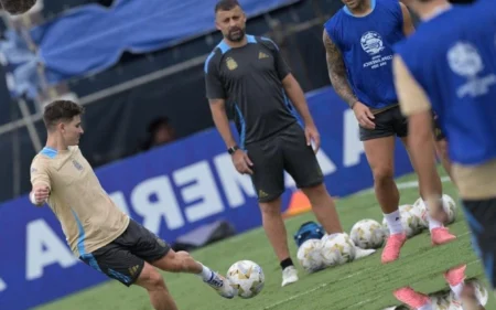 Campeão do mundo e da Copa América com a Argentina negocia com Atlético de Madrid Julián Álvarez está disposto a deixar o Manchester City para se transferir ao Atlético de Madrid (JUAN MABROMATA / AFP)