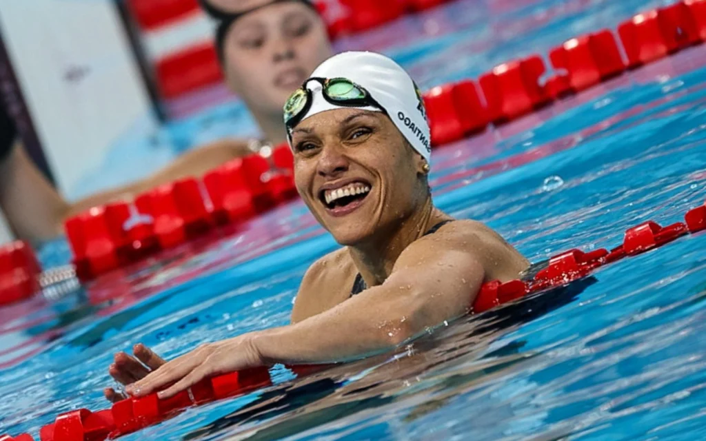 Carol Santiago conquista medalha de ouro e se torna a maior campeã do Brasil em Paralimpíadas Carol Santiago comemora conquista (Foto: Ale Cabral/CPB)