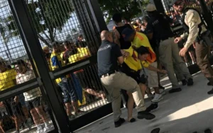 Colombianos invadem estádio da Copa América; veja imagens e detenções