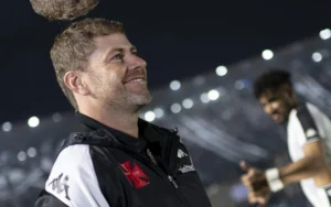 Vasco revela titular para confronto contra o Vitória no Brasileirão