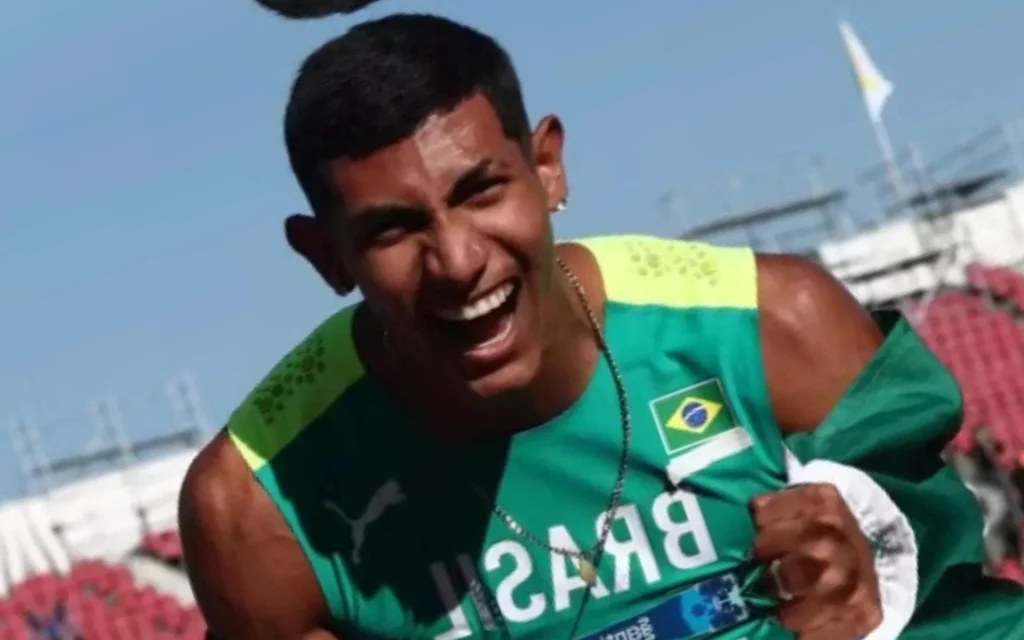 Com índices olímpicos no Atletismo e na Esgrima