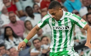 Companheiro de Vitor Roque no Betis: Foram anos de dor e pesar