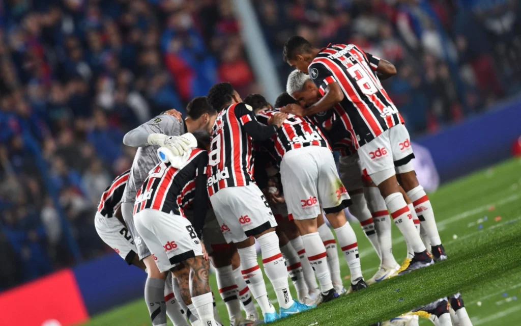 Confira o cronograma do São Paulo antes da decisão na Copa do Brasil (Photo by DANTE FERNANDEZ / AFP)