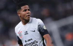 Corinthians aguarda proposta, e Wesley pode ser escolha para lado do rei na Ásia