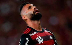 1 Corinthians avança e pega Thiago Maia, do Flamengo