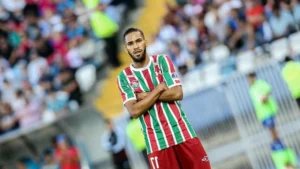 Atacante Everaldo: A Batalha entre Corinthians e Fluminense