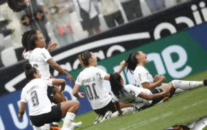 Corinthians conquista importante vitória e chega à decisão da Supercopa do Brasil feminina