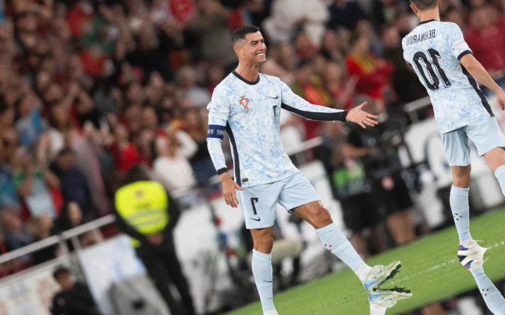 Cristiano Ronaldo alcança mais uma marca histórica na carreira Cristiano Ronaldo comemora gol por Portugal. (Photo by Patricia DE MELO MOREIRA / AFP)