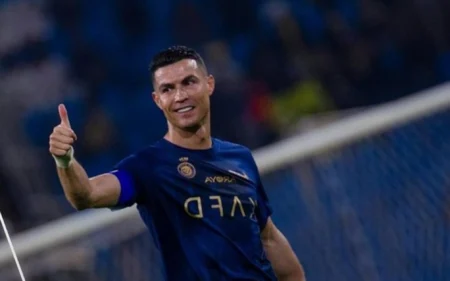 Cristiano Ronaldo marca no fim