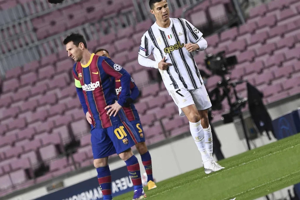 Cristiano Ronaldo x Messi: saiba onde assistir ao amistoso entre PSG e Ryad All-Stars Messi e Cristiano Ronaldo se enfrentam nesta quinta(Foto: JOSEP LAGO / AFP)