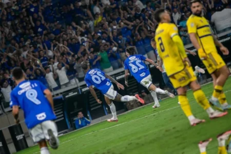 Cruzeiro elimina Boca Juniors nos pênaltis e vai às quartas da Sul-Americana Jogadores do Cruzeiro celebram gol de Walace diante do Boca Juniors