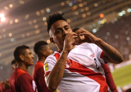 Cueva fala em aproveitar seleção para voltar confiante ao São Paulo Divulgação/Seleção Peruana