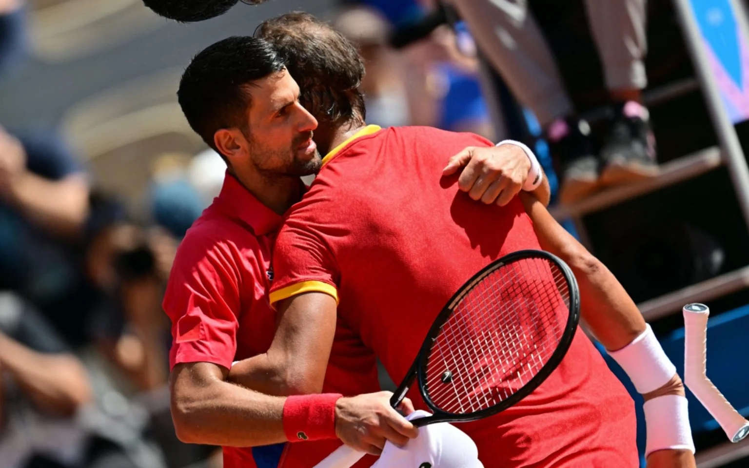 Djokovic contou com brasileiro para treinar no último jogo contra Nadal Rafael Nadal e Novak Djokovic (Foto: Martin BERNETTI / AFP)