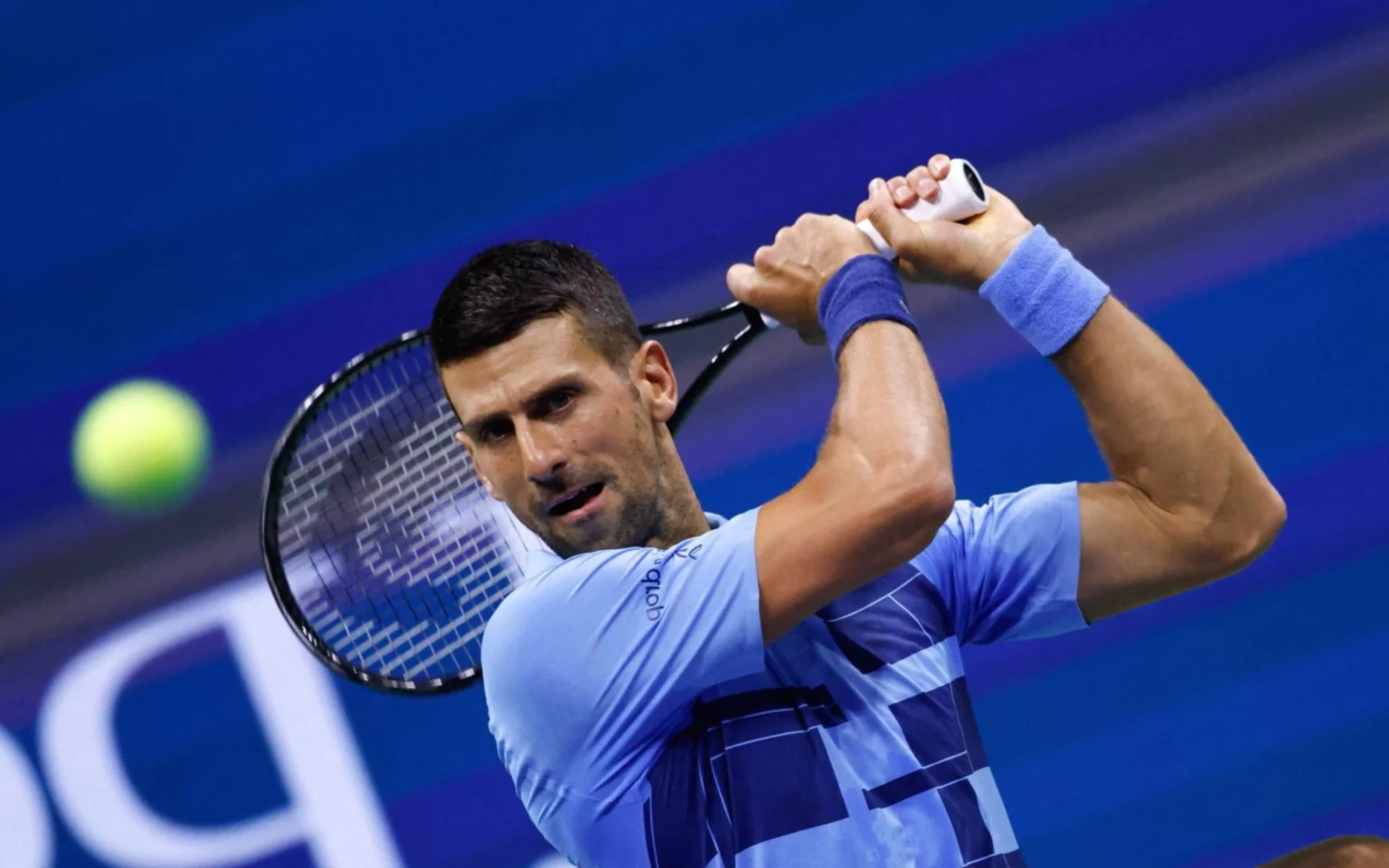 Djokovic estreia com vitória fácil no US Open Novak Djokovic busca o pentacampeonato do US Open (Foto: Kena Betancur / AFP)