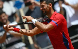 Djokovic segue rota de quartas nas Olimpíadas e enfrenta Tsitsipas