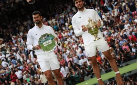 Djokovic x Alcaraz pela final de Wimbledon: veja horário e onde assistir Carlos Alcaraz irá enfrenta Novak Djokovic pela final de Wimbledon (Foto: Adrian Dennis/AFP)