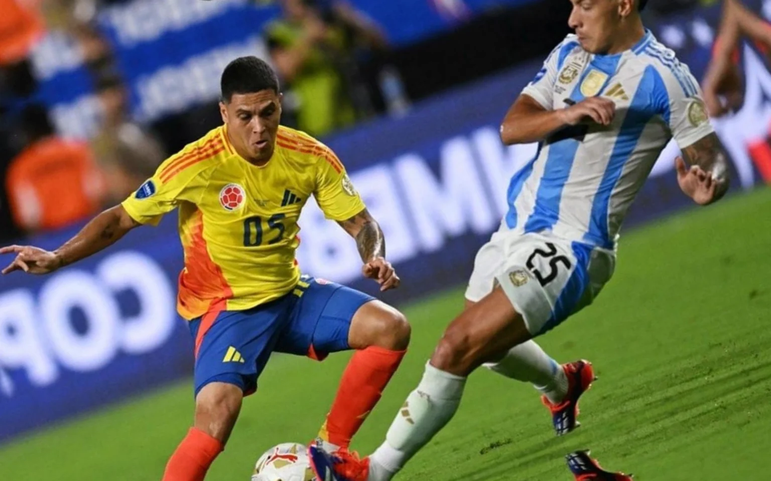 Drible de Quintero em Paredes viraliza e internautas vão a loucura: ‘Gordinho habilidoso’ Quintero agitou a decisão da Copa América ao entrar na Colômbia no confronto com a Argentina (CHANDAN KHANNA / AFP)